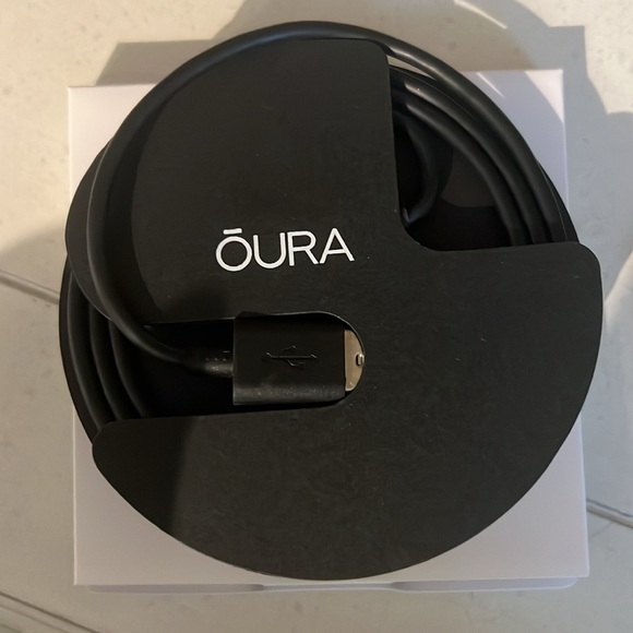 Oura box and charger for ring Gen 3 horizon 
US 7 set - Picture 3 of 4